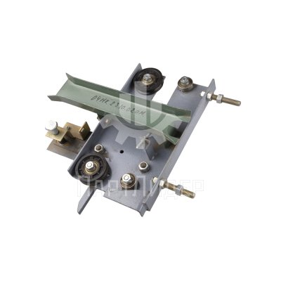 Каретка двери кабины правая проем 700мм 0411К.23.10.020М КМЗ